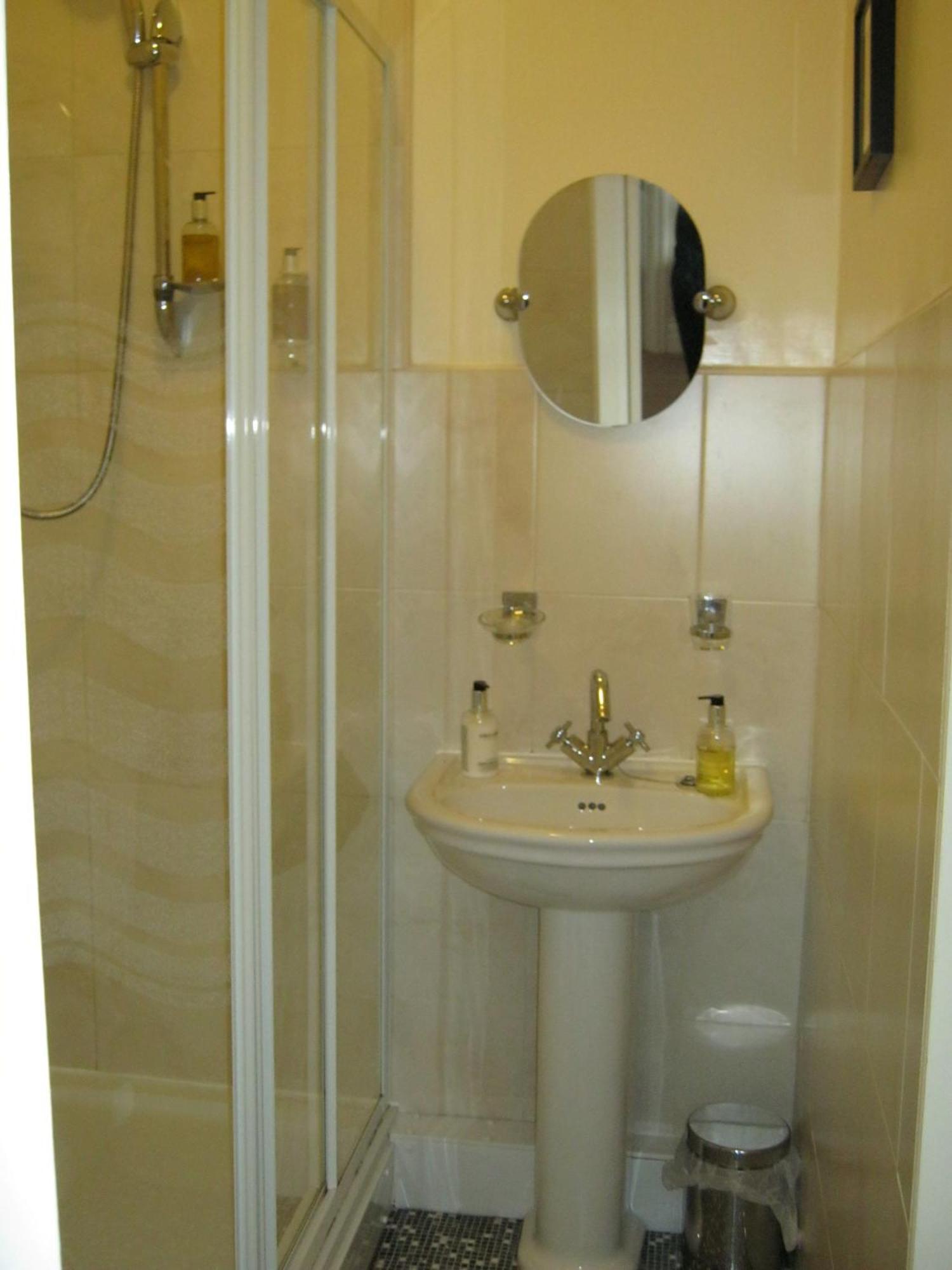 Autumn Leaves Guest House Уитби Экстерьер фото