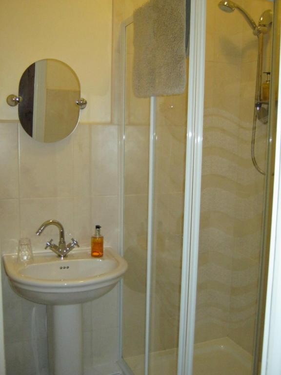 Autumn Leaves Guest House Уитби Номер фото