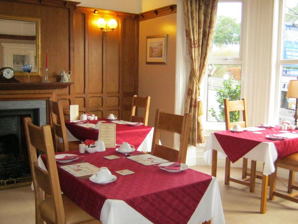 Autumn Leaves Guest House Уитби Экстерьер фото