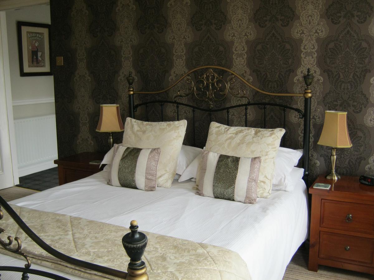 Autumn Leaves Guest House Уитби Экстерьер фото