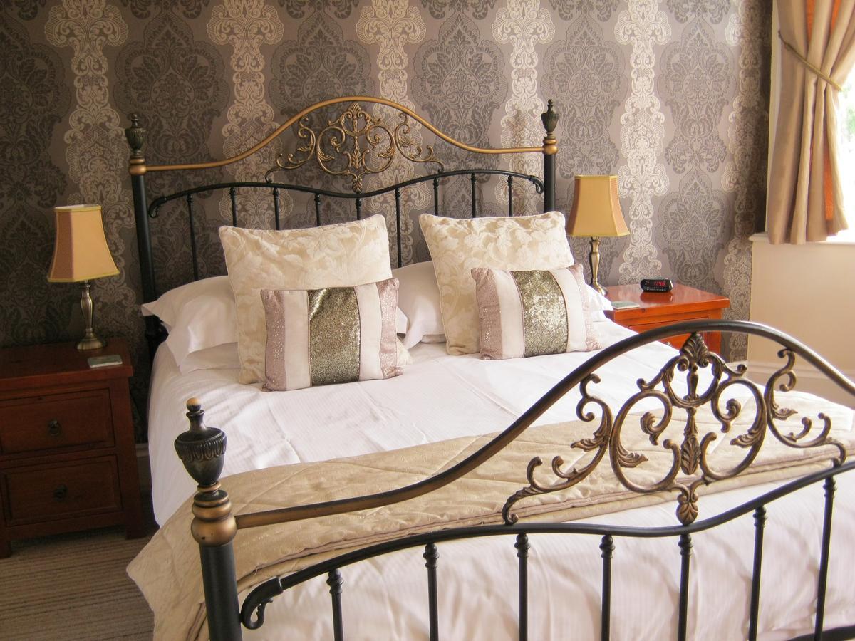 Autumn Leaves Guest House Уитби Экстерьер фото